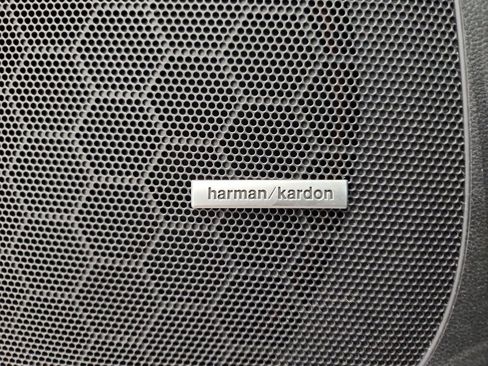 Used 2022 Subaru Ascent Limited w/ Technology Package image 12