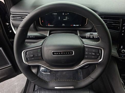 Used 2024 Jeep Wagoneer Series II image 19