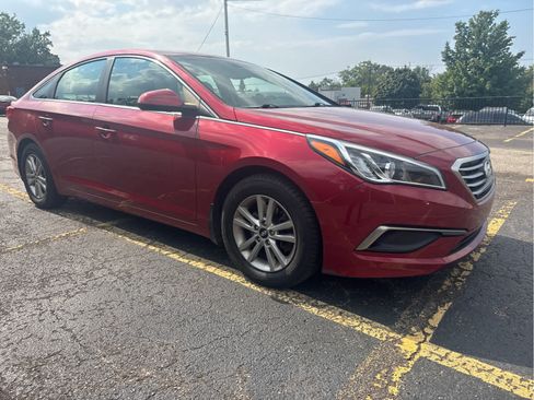 Used 2016 Hyundai Sonata SE w/ Cargo Package FWD image 2