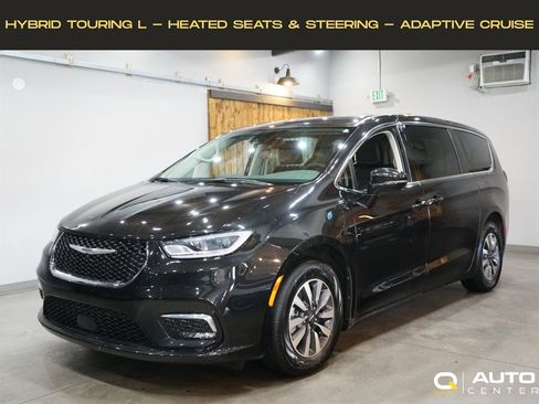 Used 2022 Chrysler Pacifica Touring-L image 1