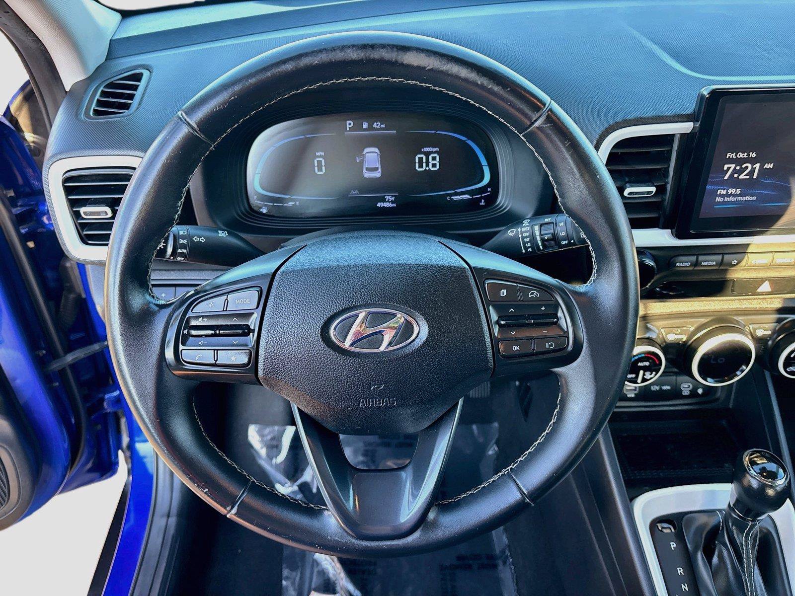 Used 2023 Hyundai Venue Limited FWD image 11