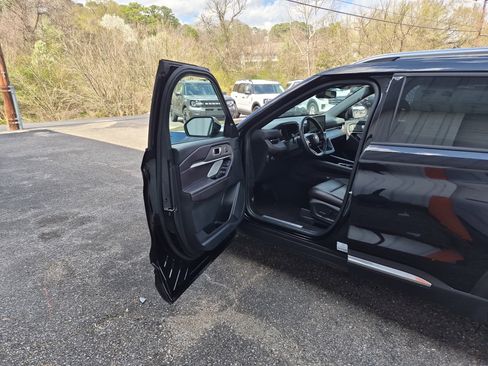 Used 2025 Ford Explorer Platinum image 10