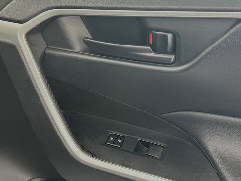 Used 2022 Toyota RAV4 LE image 28