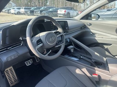 Used 2025 Hyundai Elantra Sport image 11