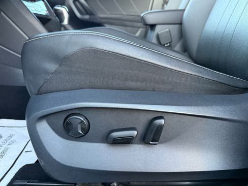 Used 2023 Volkswagen Tiguan SE image 14