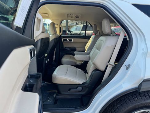 Used 2020 Ford Explorer XLT w/ Equipment Group 202A image 12