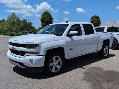 Used 2018 Chevrolet Silverado 1500 LT w/ Texas Edition AWD/4WD image 4