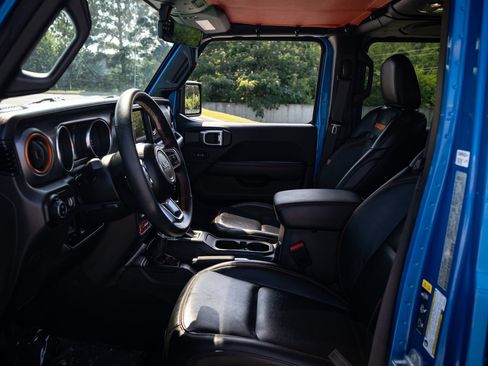 Used 2023 Jeep Gladiator Mojave AWD/4WD image 14