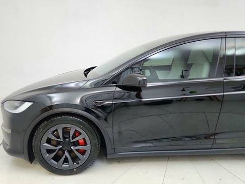 Used 2024 Tesla Model X Plaid image 4