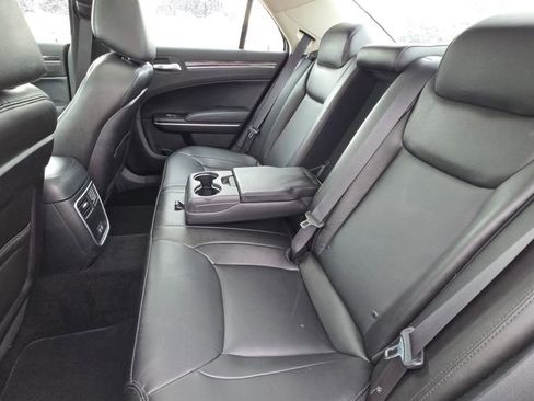 Used 2019 Chrysler 300 Touring w/ Quick Order Package 2EF RWD image 17