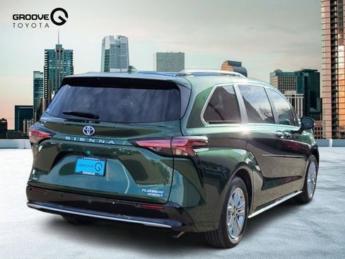 Used 2023 Toyota Sienna Platinum image 6