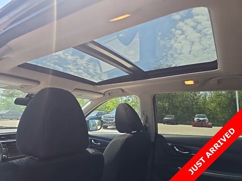 Used 2019 Nissan Rogue SV AWD/4WD image 9