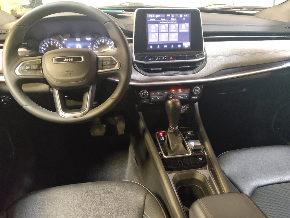 Used 2025 Jeep Compass Latitude w/ Sun & Sound Group AWD/4WD image 22