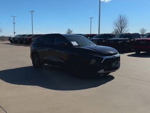 Used 2024 Chevrolet Blazer LT w/ Convenience Package image 2