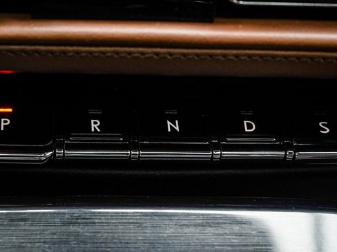 Used 2022 Lincoln Nautilus Reserve image 23