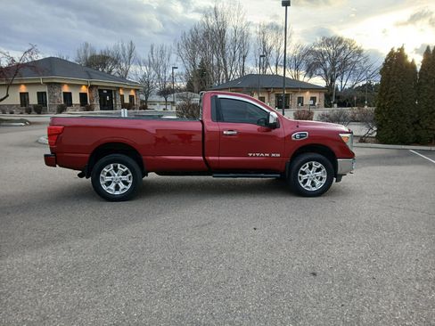 Used 2017 Nissan Titan SV image 6
