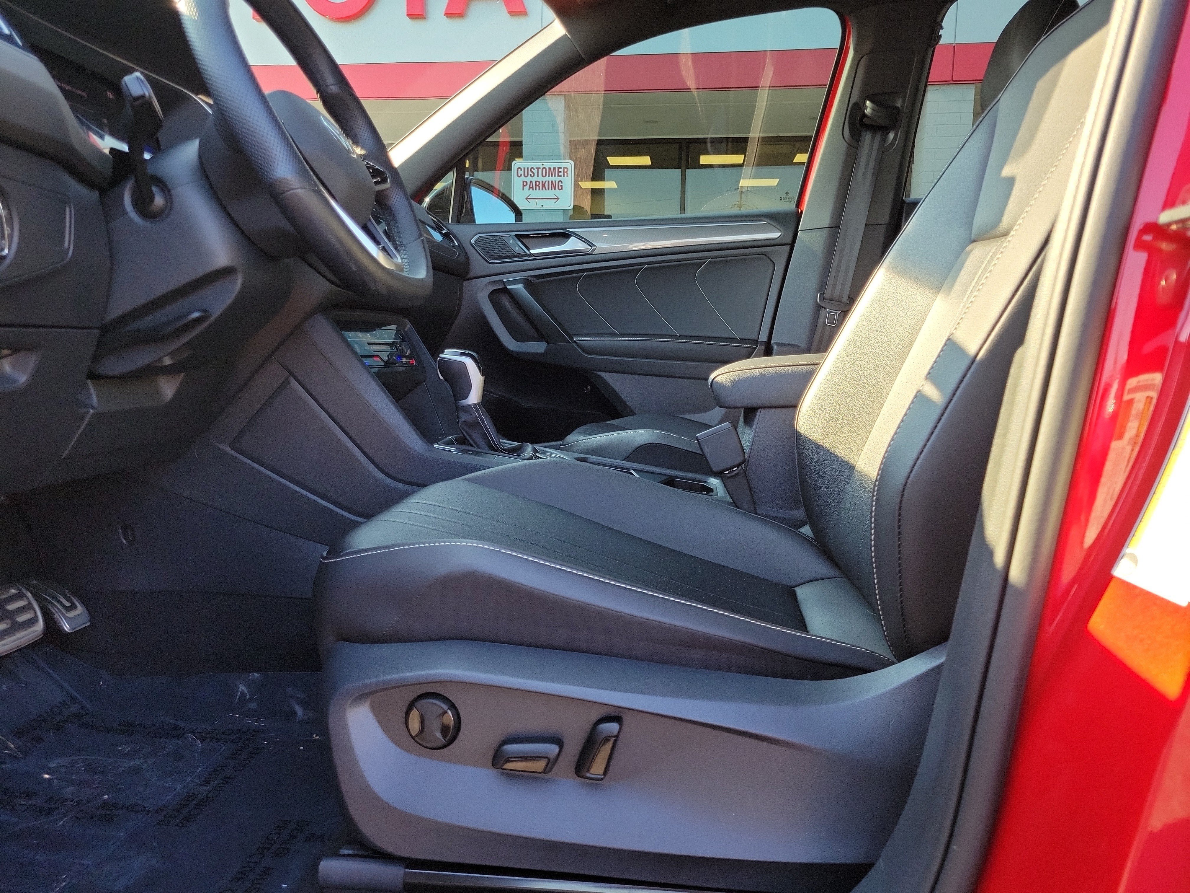 Used 2024 Volkswagen Tiguan SE R-Line AWD/4WD image 16