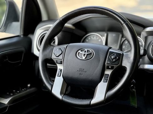 Used 2018 Toyota Tacoma SR5 image 28