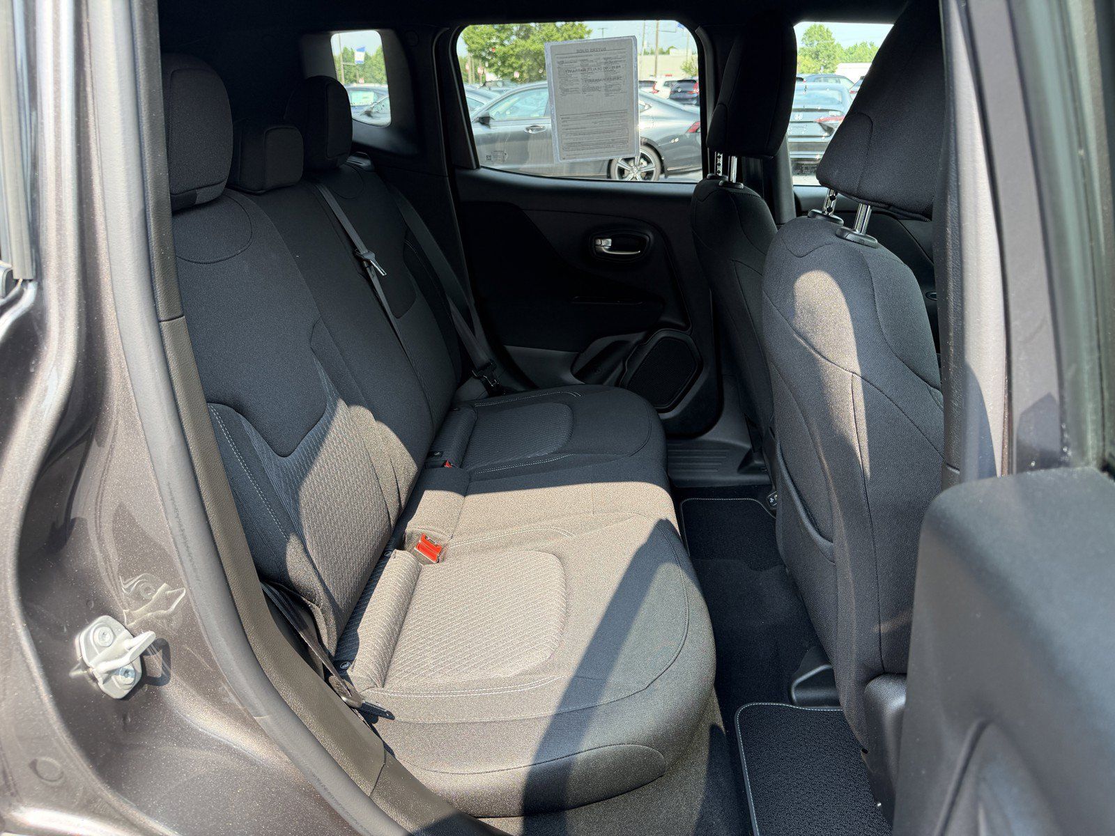 Used 2021 Jeep Renegade Latitude FWD image 11