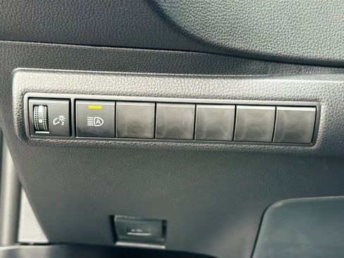 Used 2025 Toyota Corolla LE w/ Convenience Package image 32