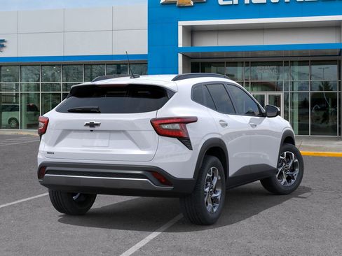 New 2026 Chevrolet Trax LT w/ LT Convenience Package FWD image 4