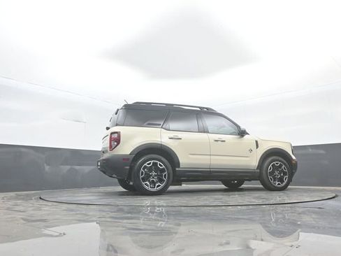 Used 2025 Ford Bronco Sport Outer Banks AWD/4WD image 39