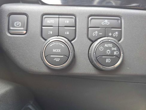 Used 2024 Chevrolet Silverado 1500 LT Trail Boss w/ Convenience Package II image 32