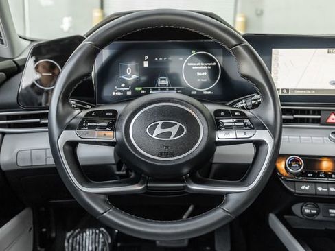 Used 2024 Hyundai Elantra Limited image 8
