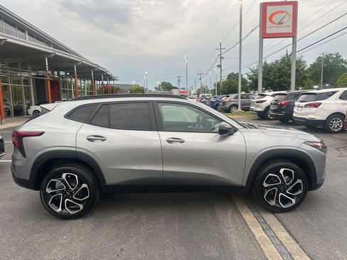 Used 2024 Chevrolet Trax RS w/ Sunroof Package image 1