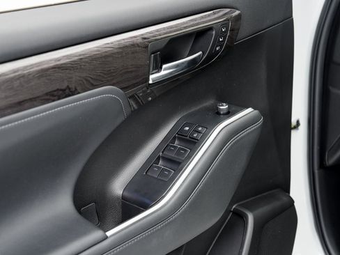 Used 2022 Toyota Highlander Platinum image 8