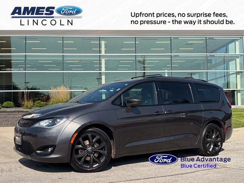 Used 2019 Chrysler Pacifica Touring-L FWD image 1