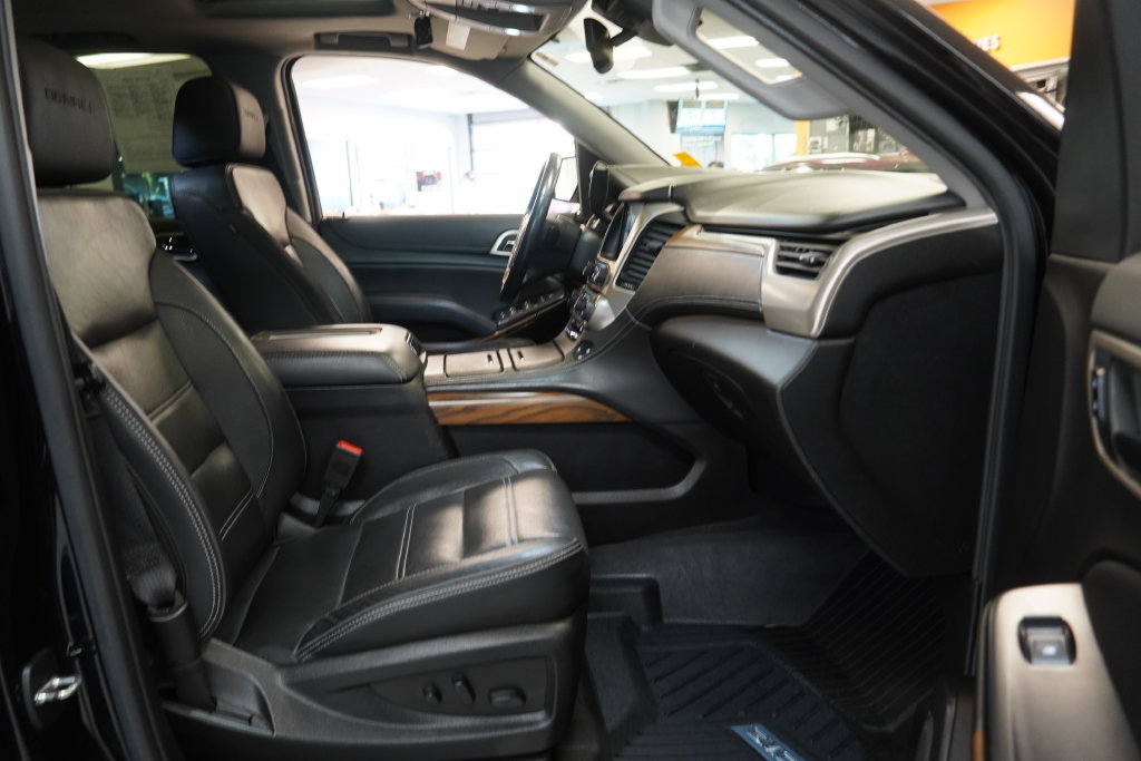 Used 2020 GMC Yukon XL Denali w/ Denali Premium Package AWD/4WD image 42
