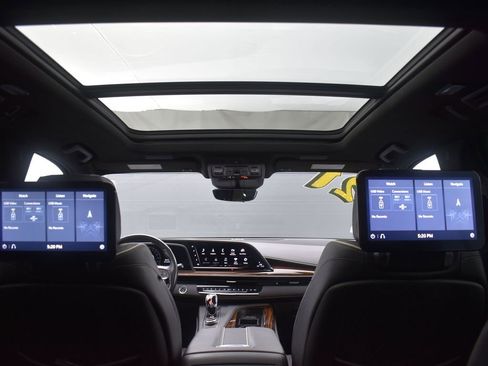 Used 2021 Cadillac Escalade Premium Luxury w/ LPO, Illumination Package image 31