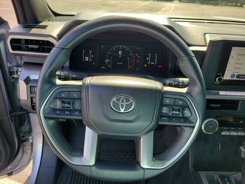 Used 2025 Toyota 4Runner SR5 AWD/4WD image 22