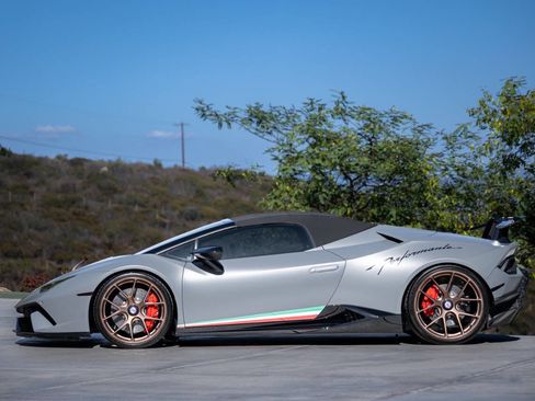 Used 2018 Lamborghini Huracan Performante image 8