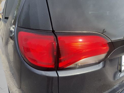 Used 2020 Chrysler Pacifica Touring-L image 32