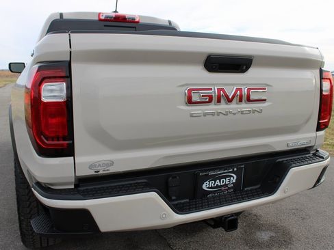 New 2026 GMC Canyon Elevation w/ Convenience Package image 32