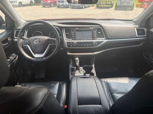 Used 2019 Toyota Highlander Limited AWD/4WD image 3