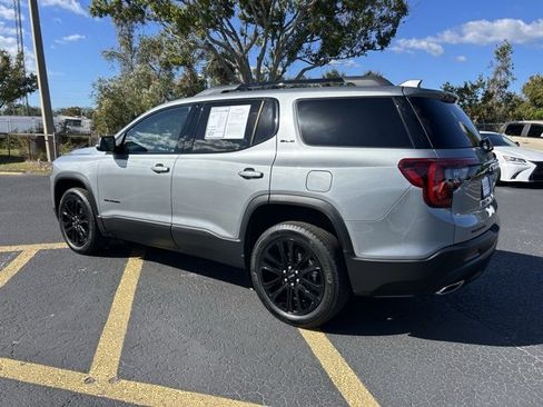 Used 2023 GMC Acadia SLE w/ Driver Convenience Package image 4