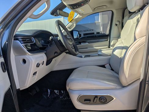 Used 2022 Jeep Wagoneer Series II w/ Convenience Group I image 17