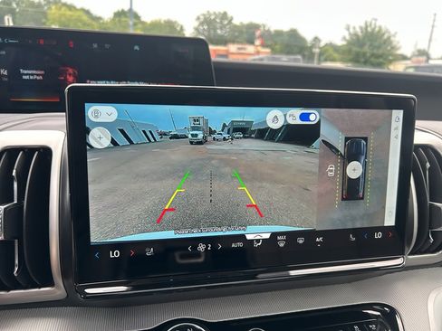 New 2025 Ford Expedition Active image 32