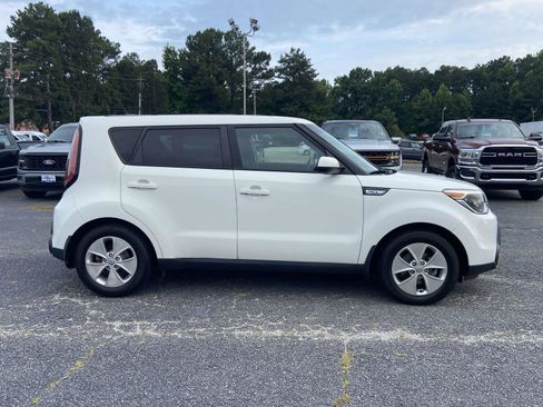 Used 2016 Kia Soul FWD image 2