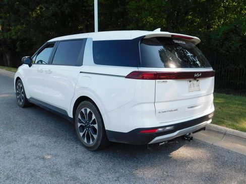Used 2022 Kia Carnival EX FWD image 3