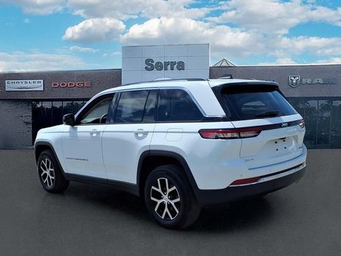 Used 2023 Jeep Grand Cherokee Limited AWD/4WD image 4