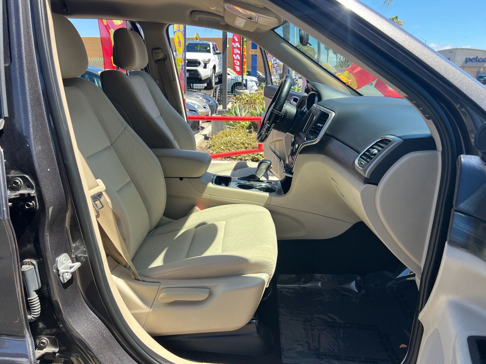 Used 2021 Jeep Grand Cherokee Laredo RWD image 31