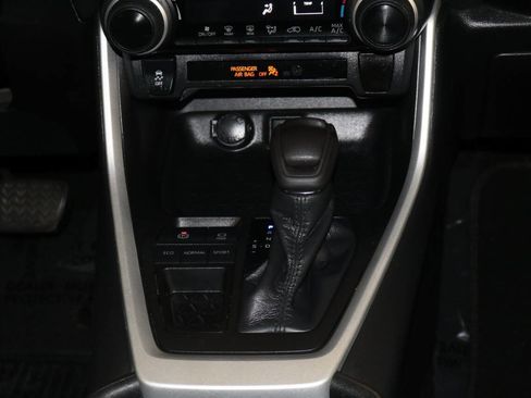Used 2021 Toyota RAV4 LE image 38
