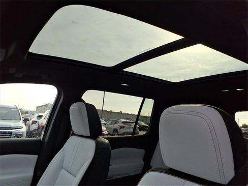 New 2026 Chevrolet Traverse High Country image 8