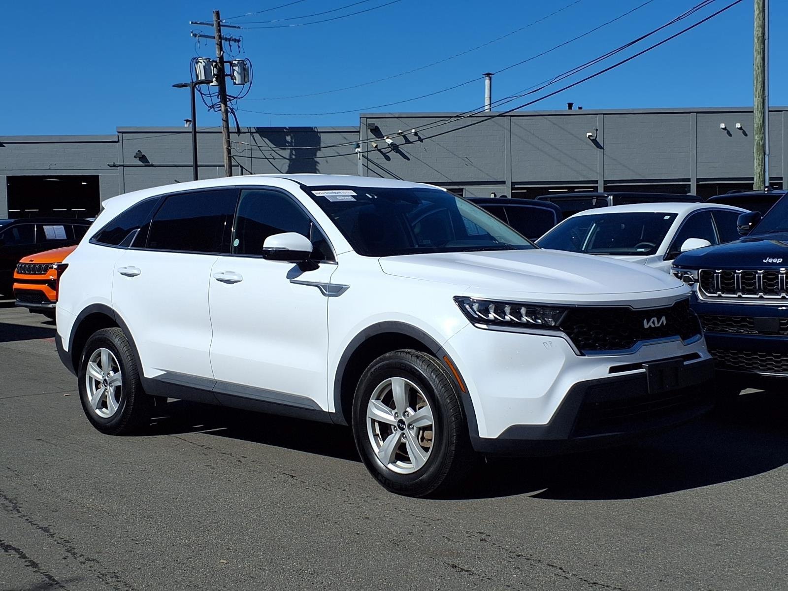 Used 2023 Kia Sorento LX AWD/4WD image 1