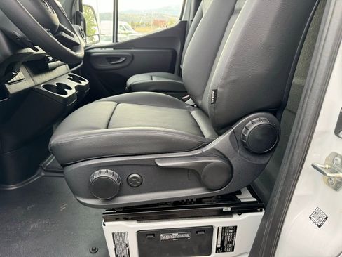 Used 2024 Mercedes-Benz Sprinter 3500 image 25