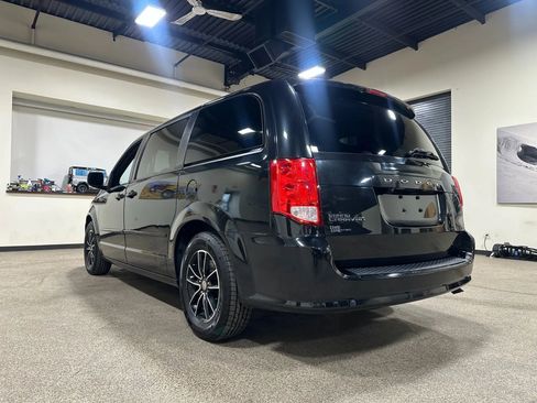 Used 2017 Dodge Grand Caravan SE image 13